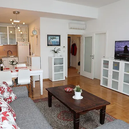 Apartment Elena 2 Zagreb City With Garage Exterior photo