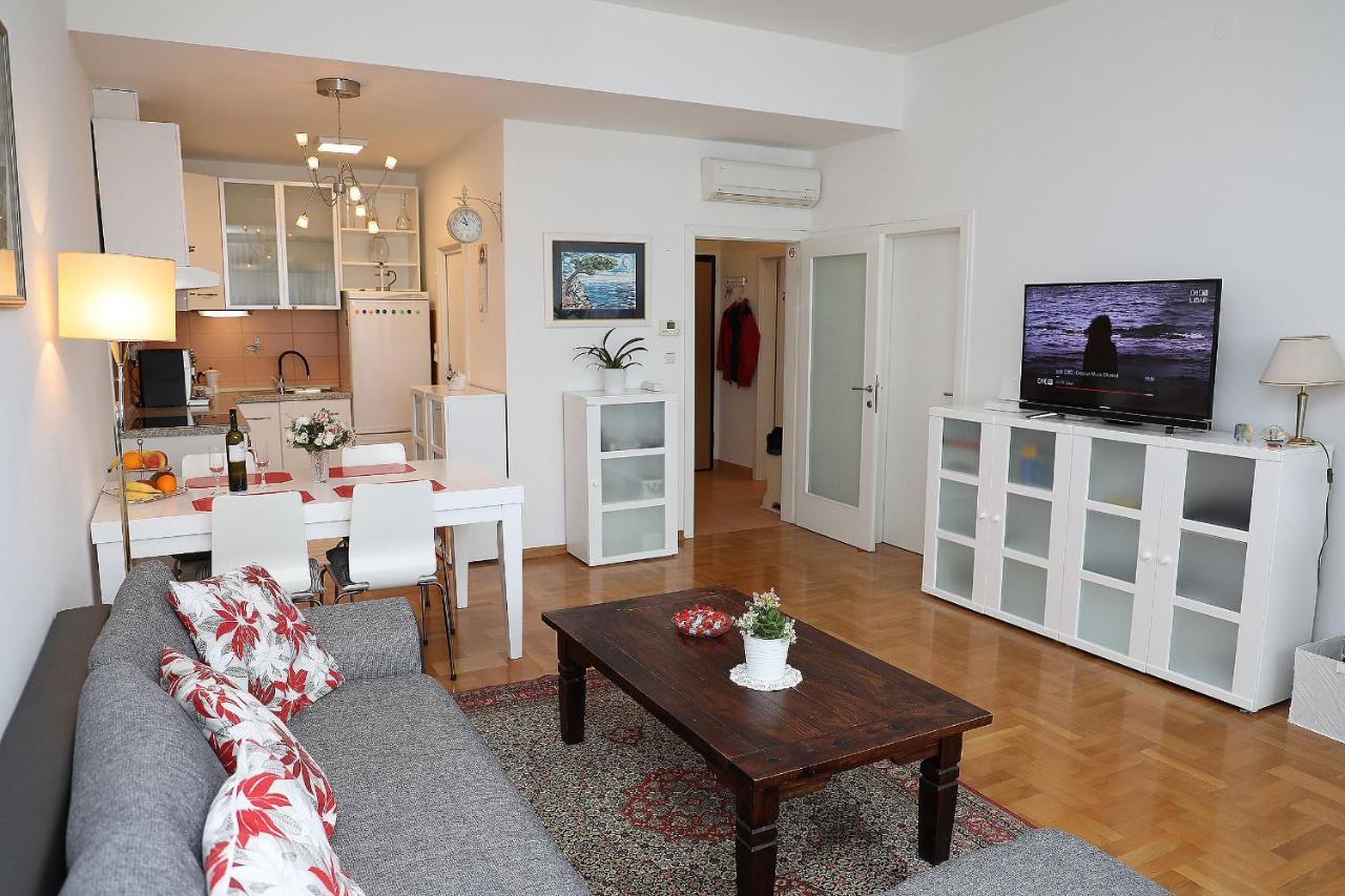 Apartment Elena 2 With Garage